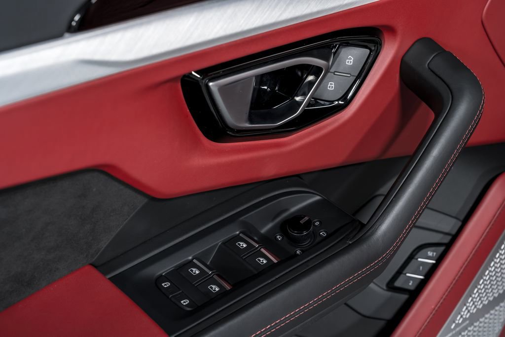 Used 2022 Lamborghini Urus AWD/4WD image 10