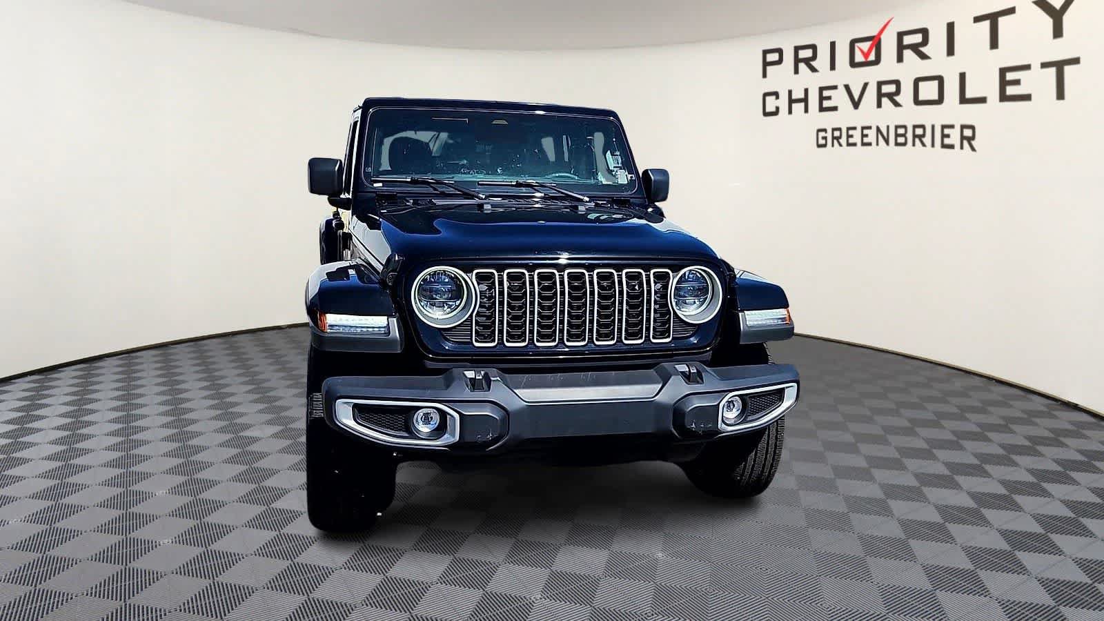 Used 2025 Jeep Wrangler Unlimited Sahara AWD/4WD image 3