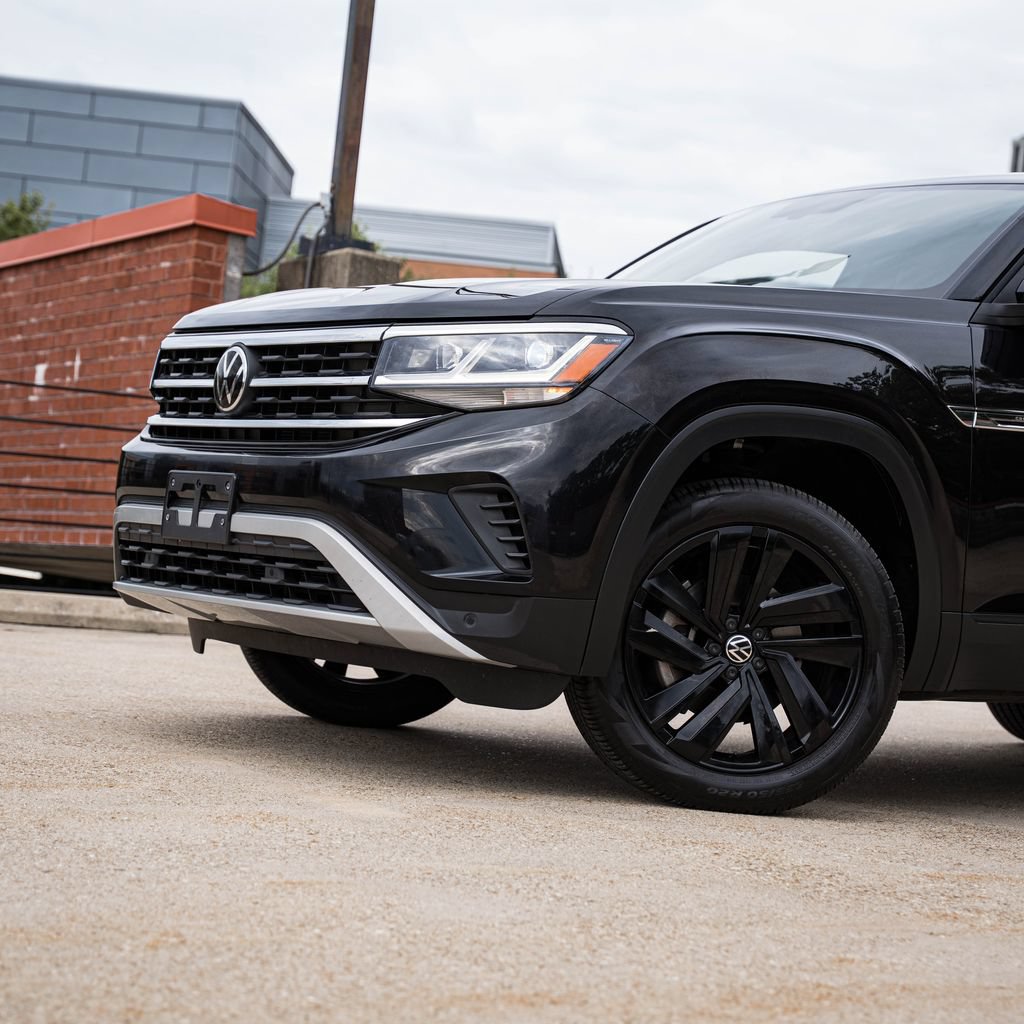 Used 2023 Volkswagen Atlas Cross Sport SE w/ Black Wheel Package AWD/4WD image 2