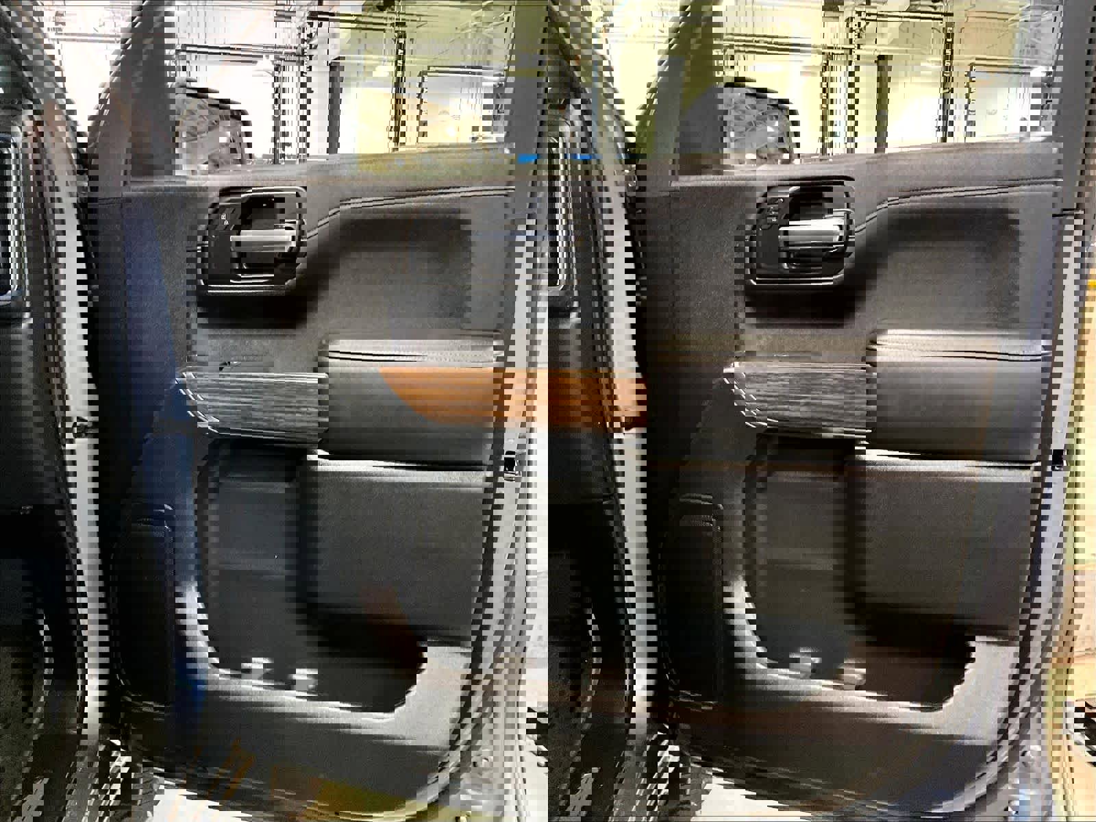 Used 2022 Chevrolet Silverado 1500 High Country w/ Technology Package AWD/4WD image 12