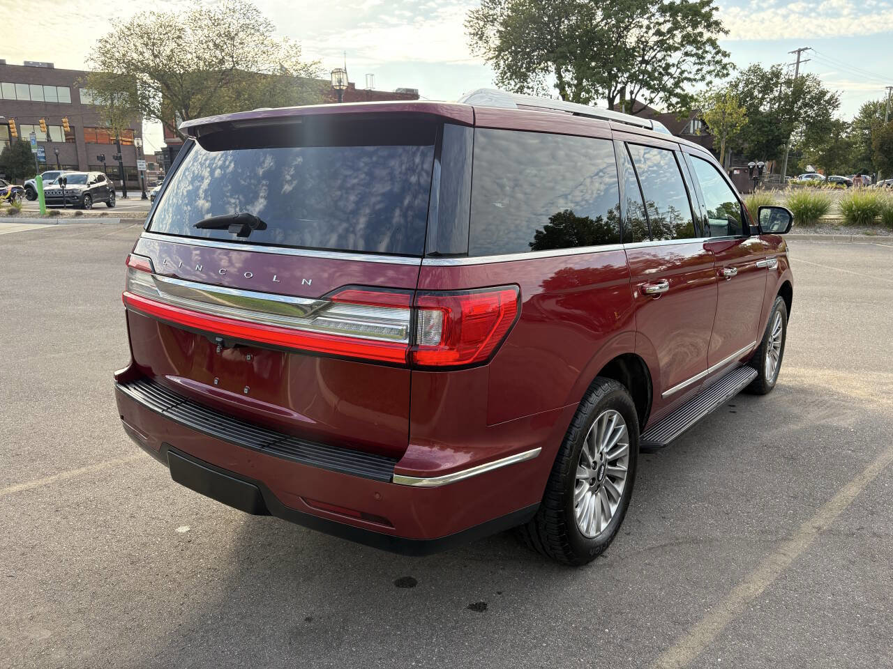 Used 2018 Lincoln Navigator Premiere image 11
