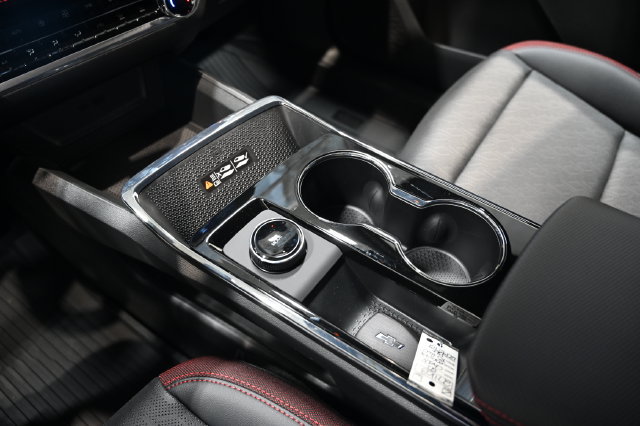 New 2027 Chevrolet Equinox RS w/ LPO, Floor Liner Package FWD image 18