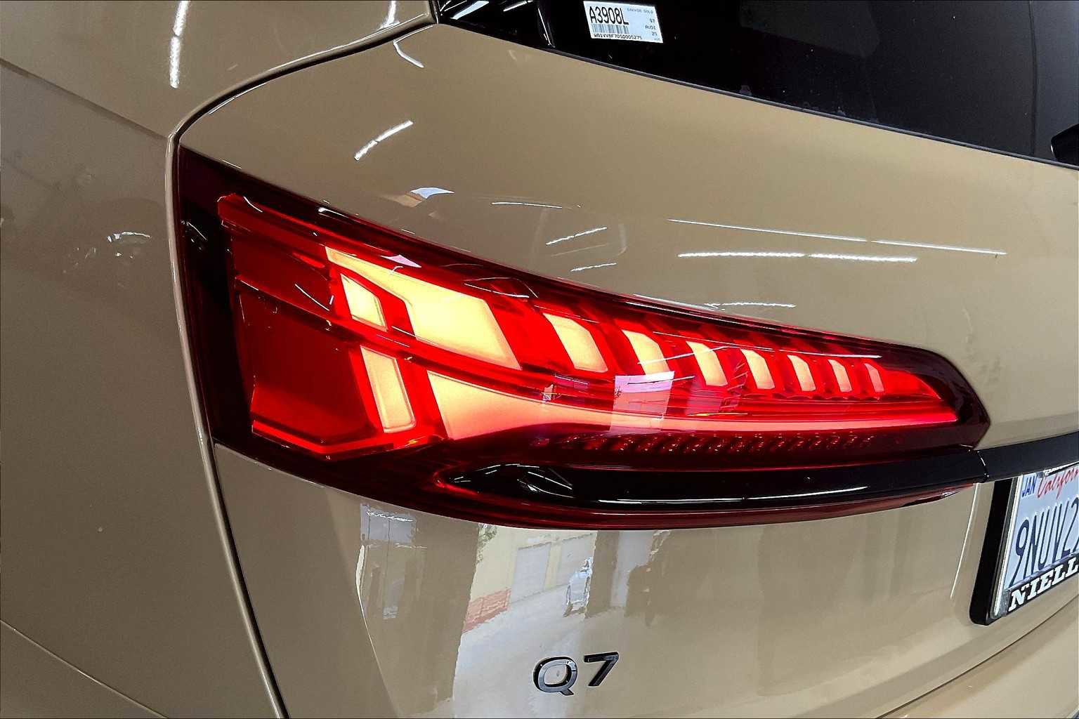 Used 2025 Audi Q7 3.0T Prestige image 31