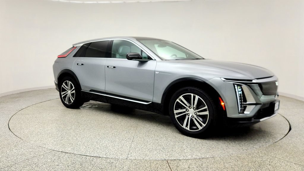 Used 2025 Cadillac Lyriq Luxury RWD image 3