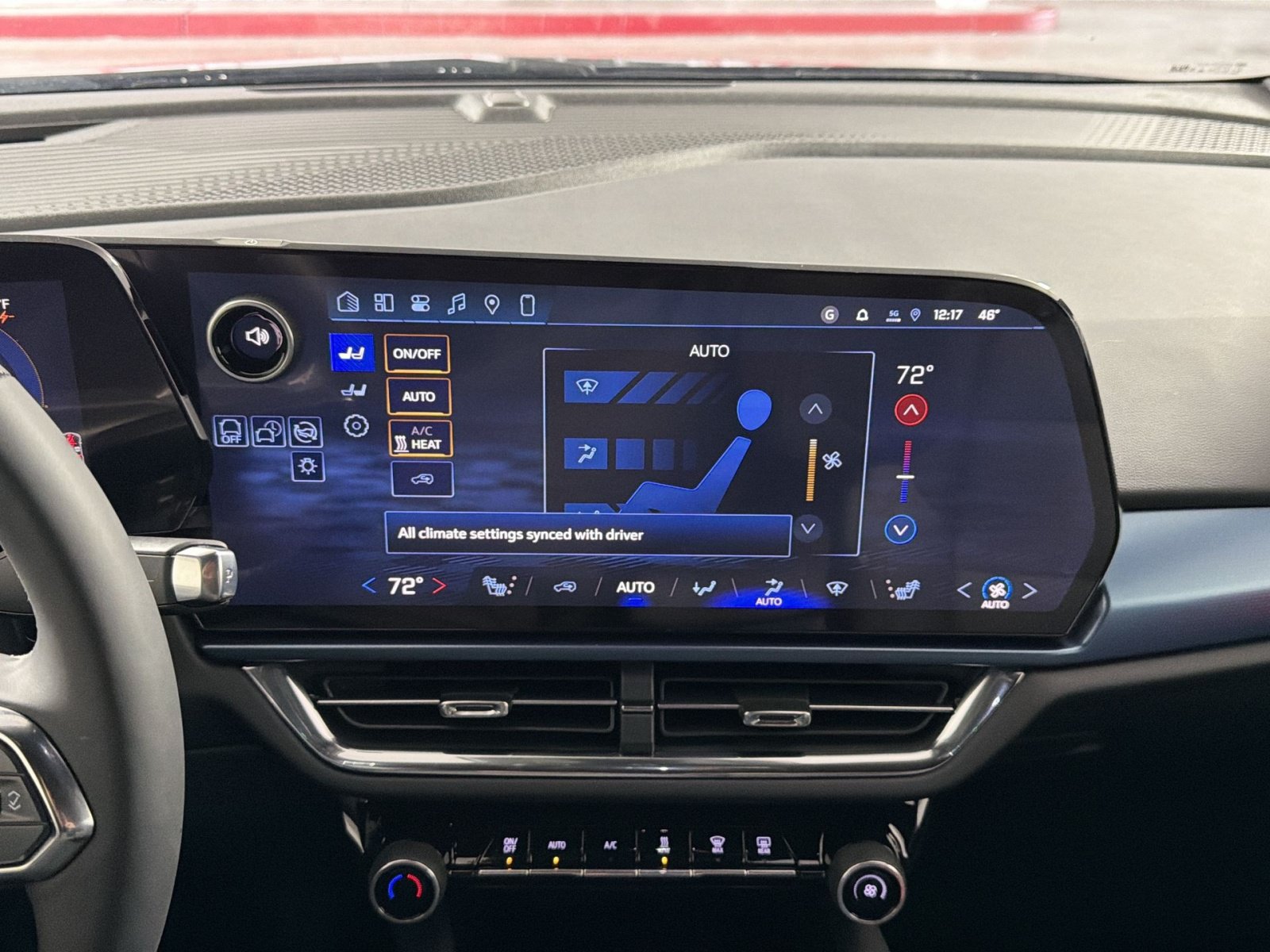 New 2026 Chevrolet Equinox EV LT AWD/4WD image 21