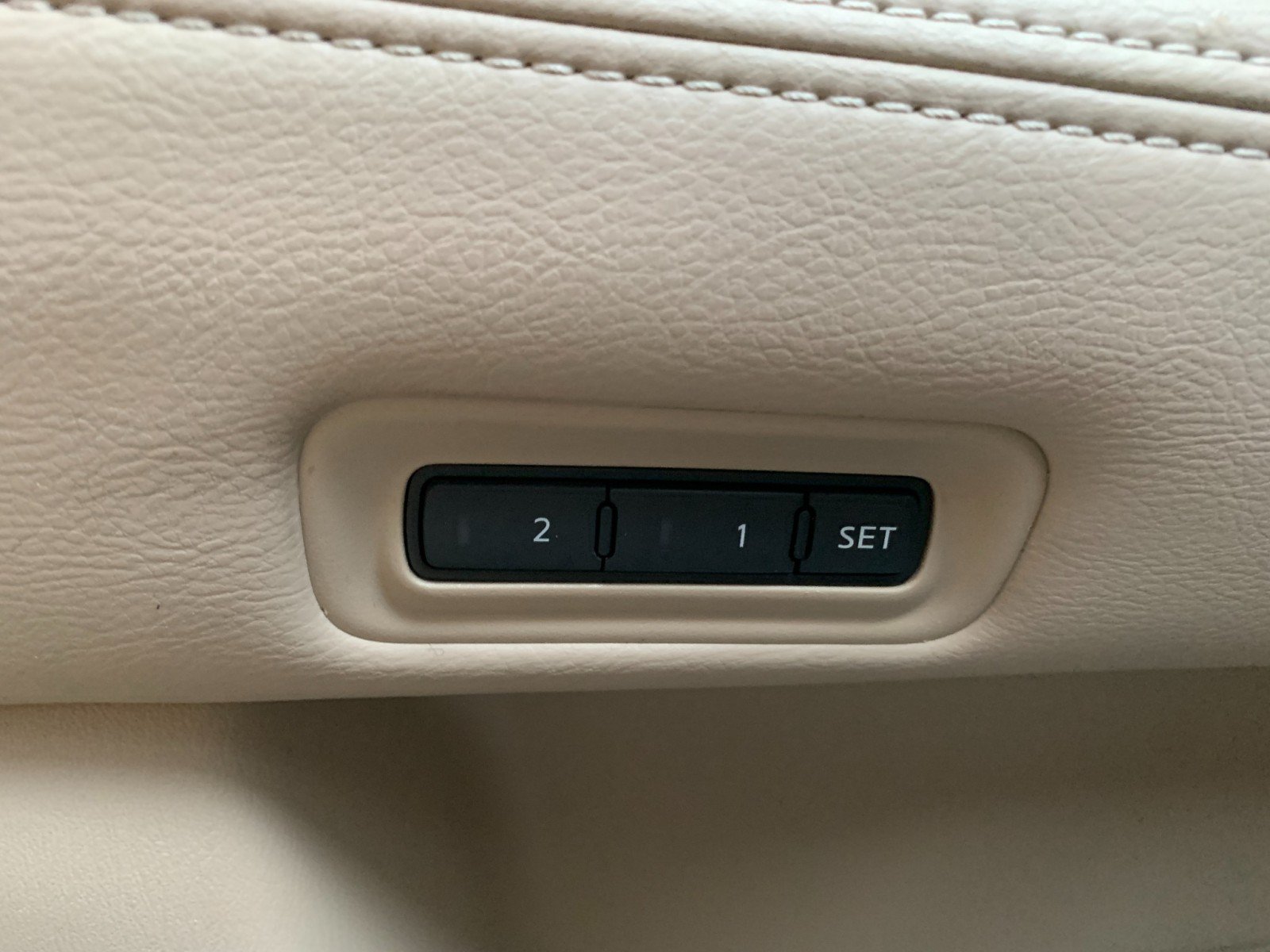 Used 2016 Nissan Pathfinder SL AWD/4WD image 16