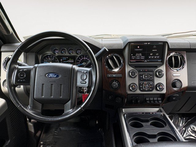 Used 2015 Ford F250 Lariat w/ Lariat Interior Package AWD/4WD image 2