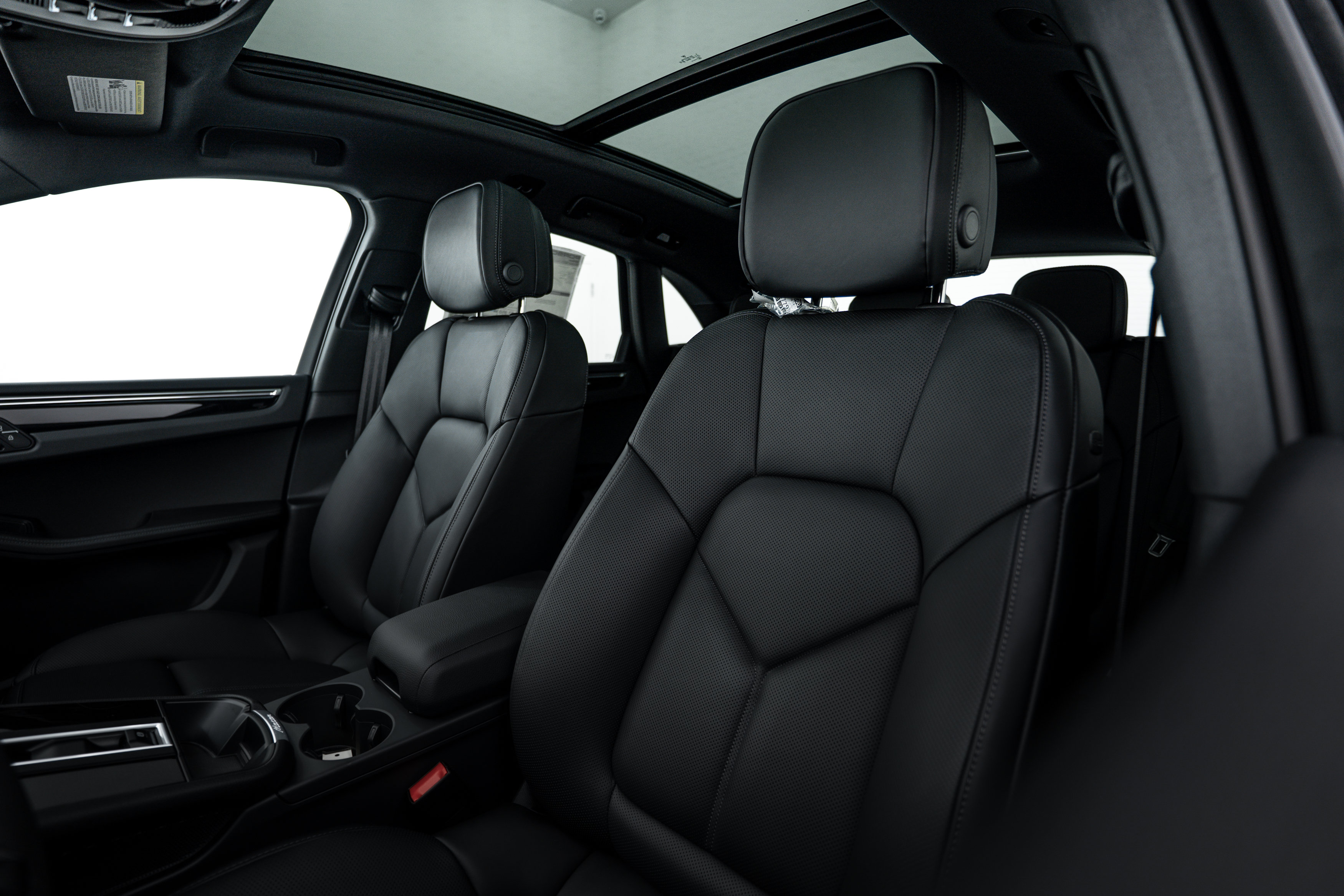 Certified 2026 Porsche Macan AWD/4WD image 17