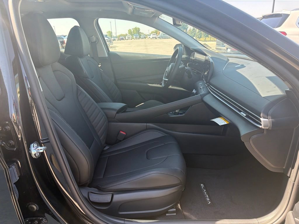 New 2026 Hyundai Elantra Limited FWD image 34