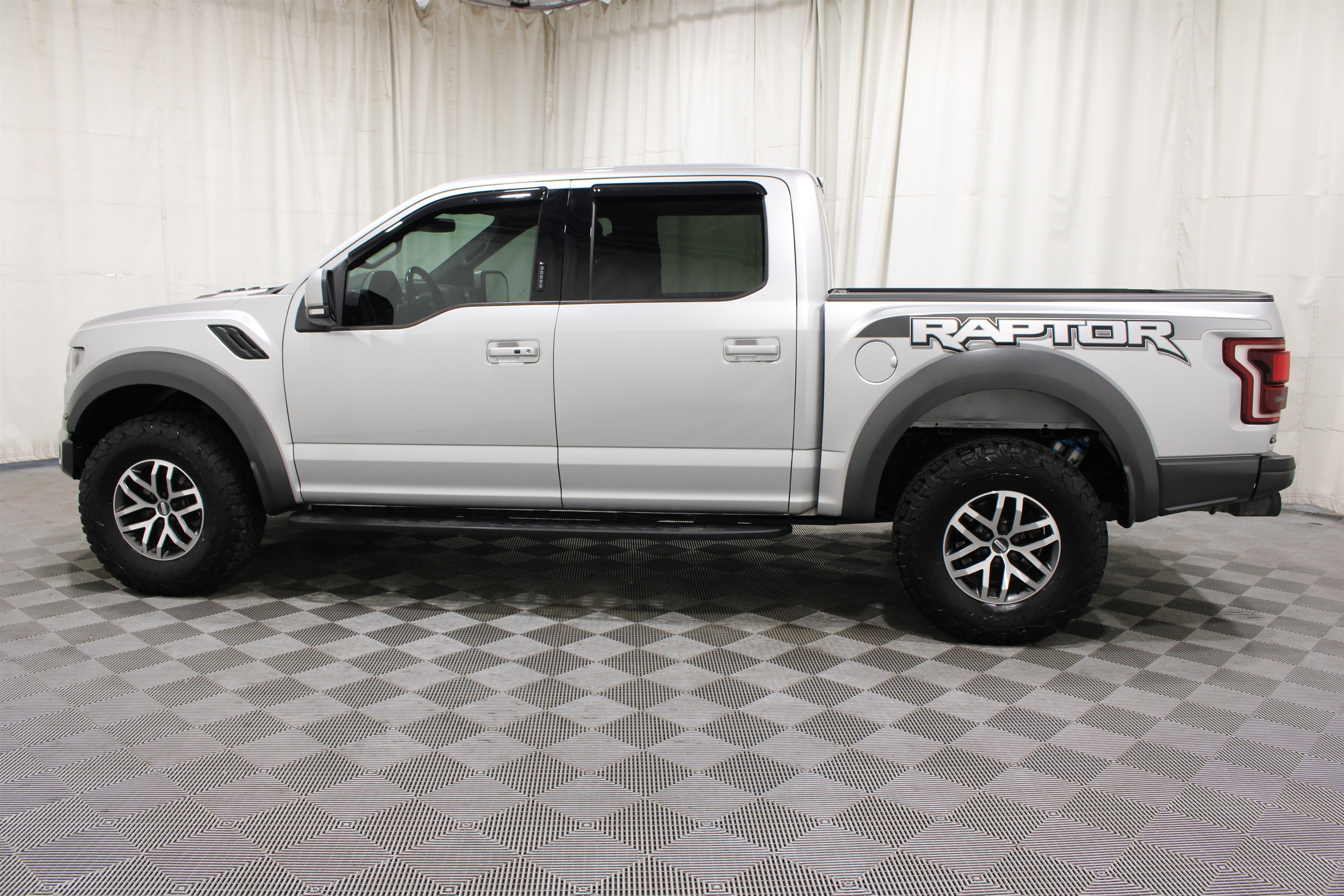 Used 2017 Ford F150 Raptor w/ Equipment Group 802A Luxury AWD/4WD image 34