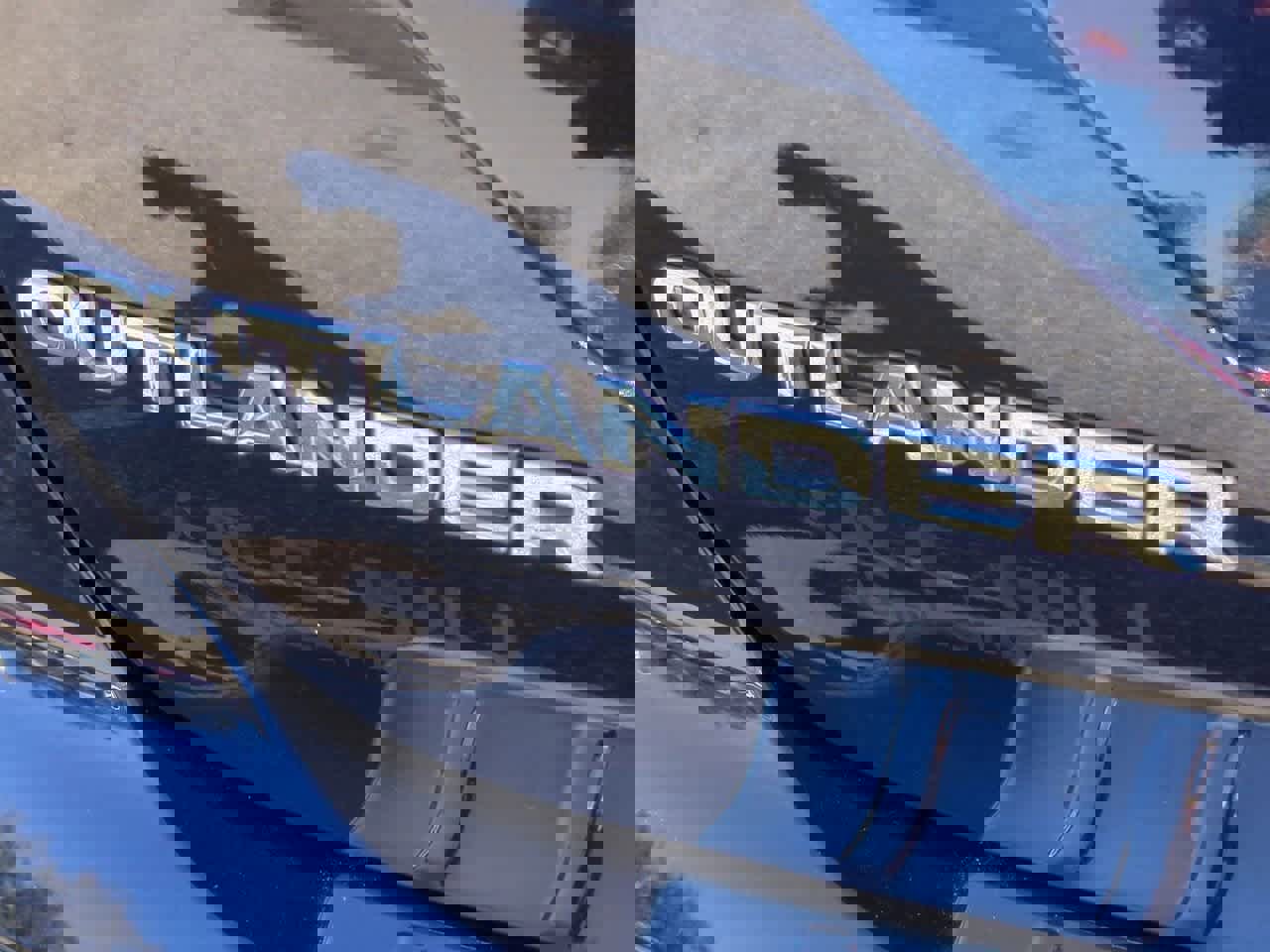 Used 2024 Mitsubishi Outlander SE image 13