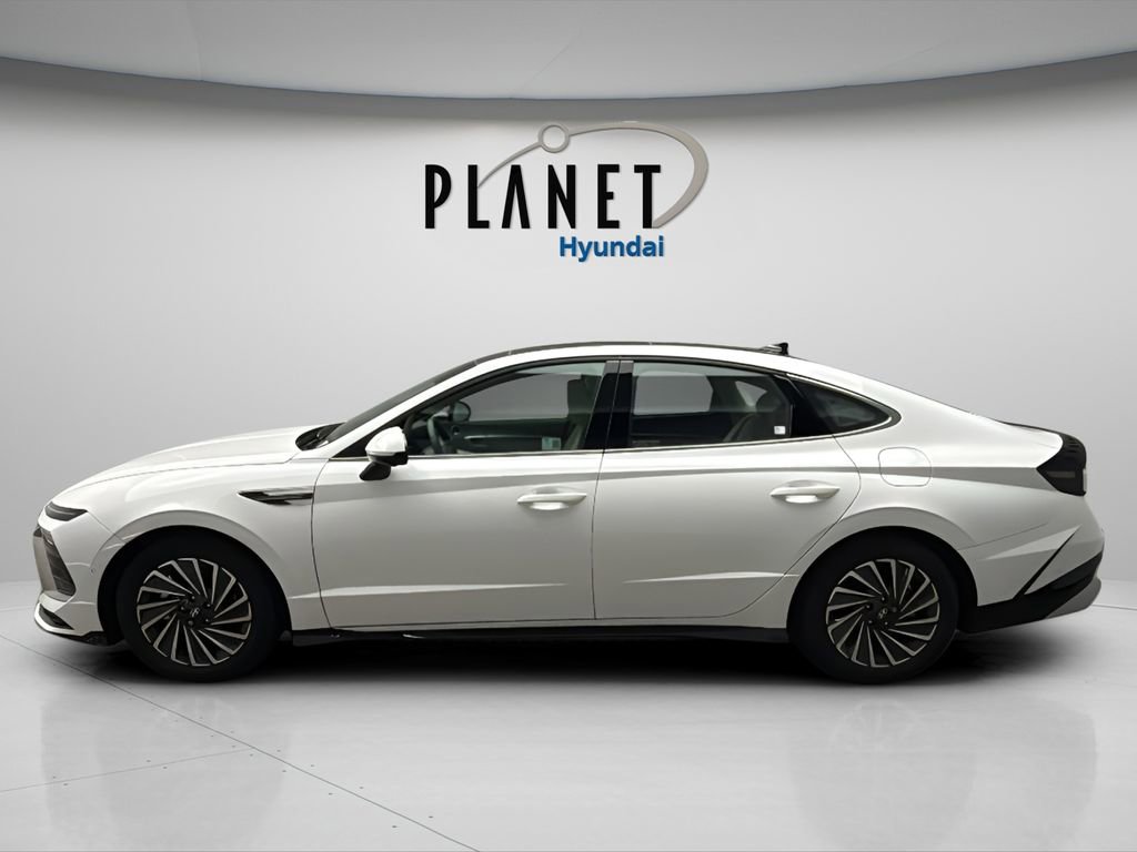 Certified 2025 Hyundai Sonata Limited FWD image 3
