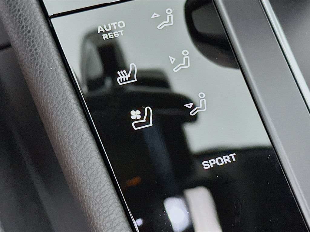 New 2026 Porsche Macan AWD/4WD image 23