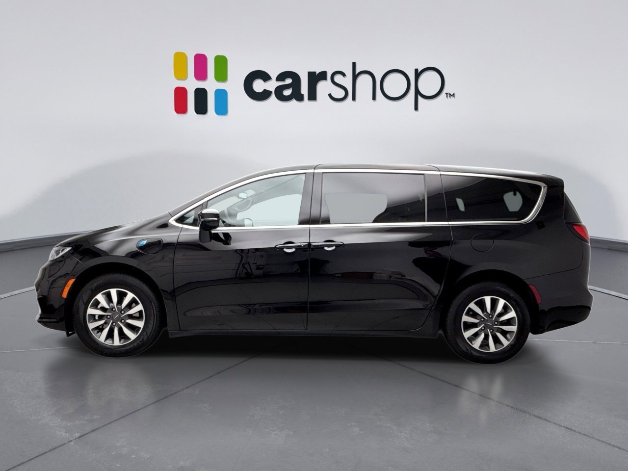 Used 2025 Chrysler Pacifica Select image 2