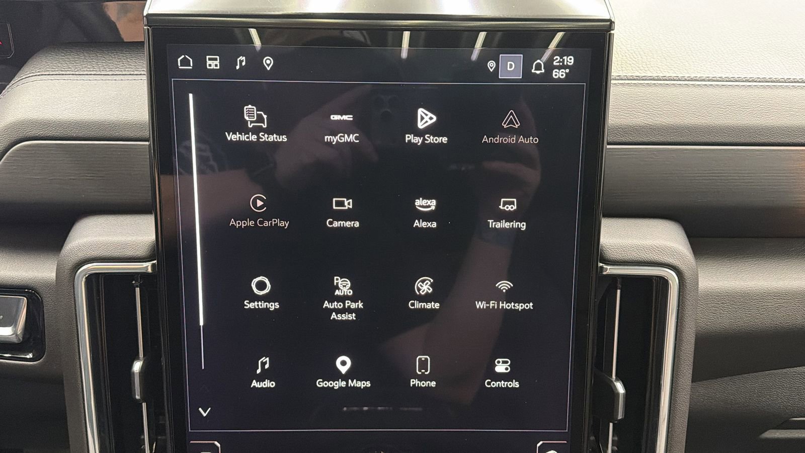 Used 2025 GMC Yukon XL Denali w/ Sun & Power Step Package image 19