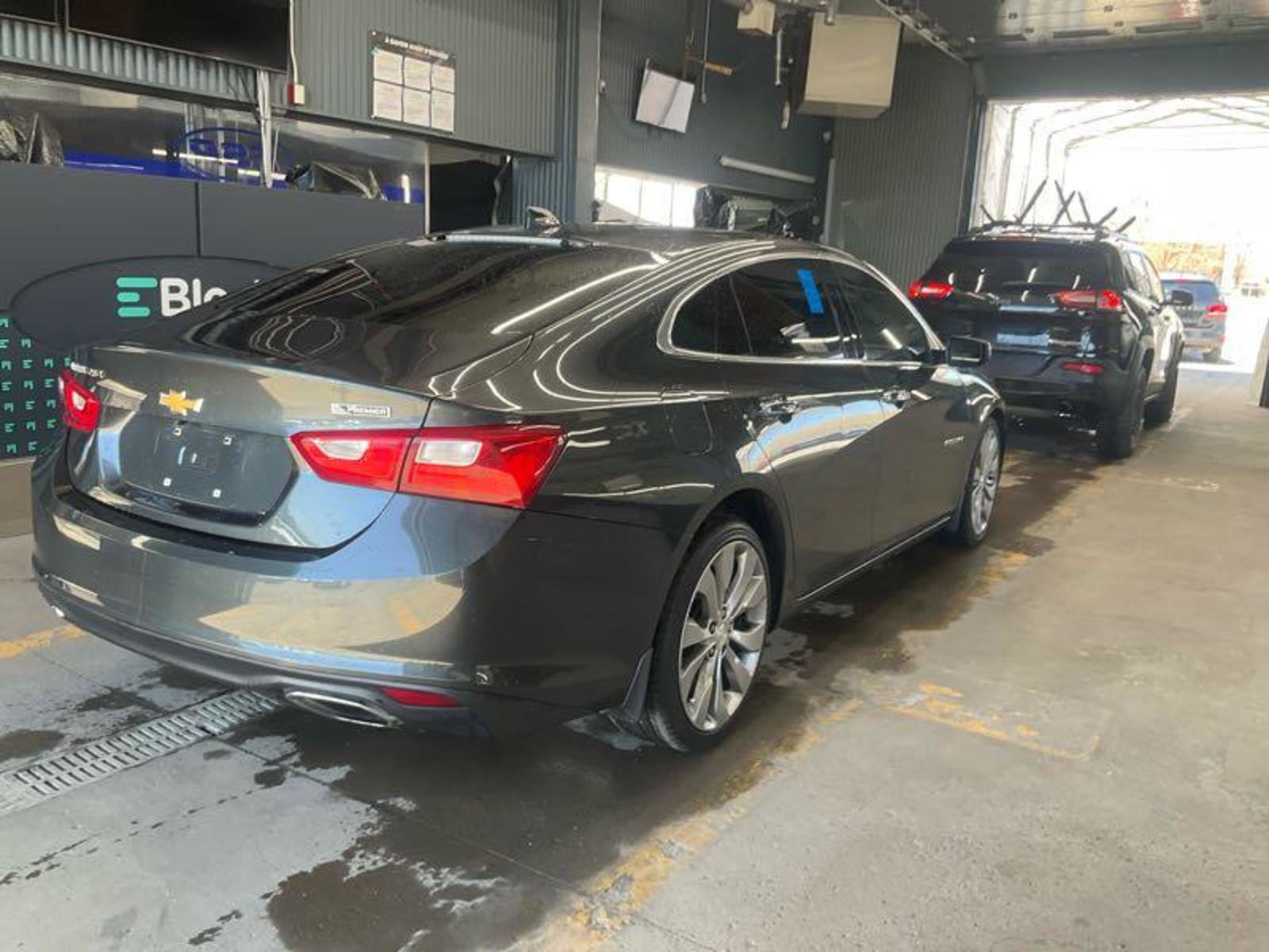 Used 2017 Chevrolet Malibu Premier w/ Premier Sun and Wheel Package FWD image 3