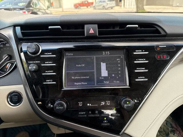 Used 2018 Toyota Camry XLE image 17