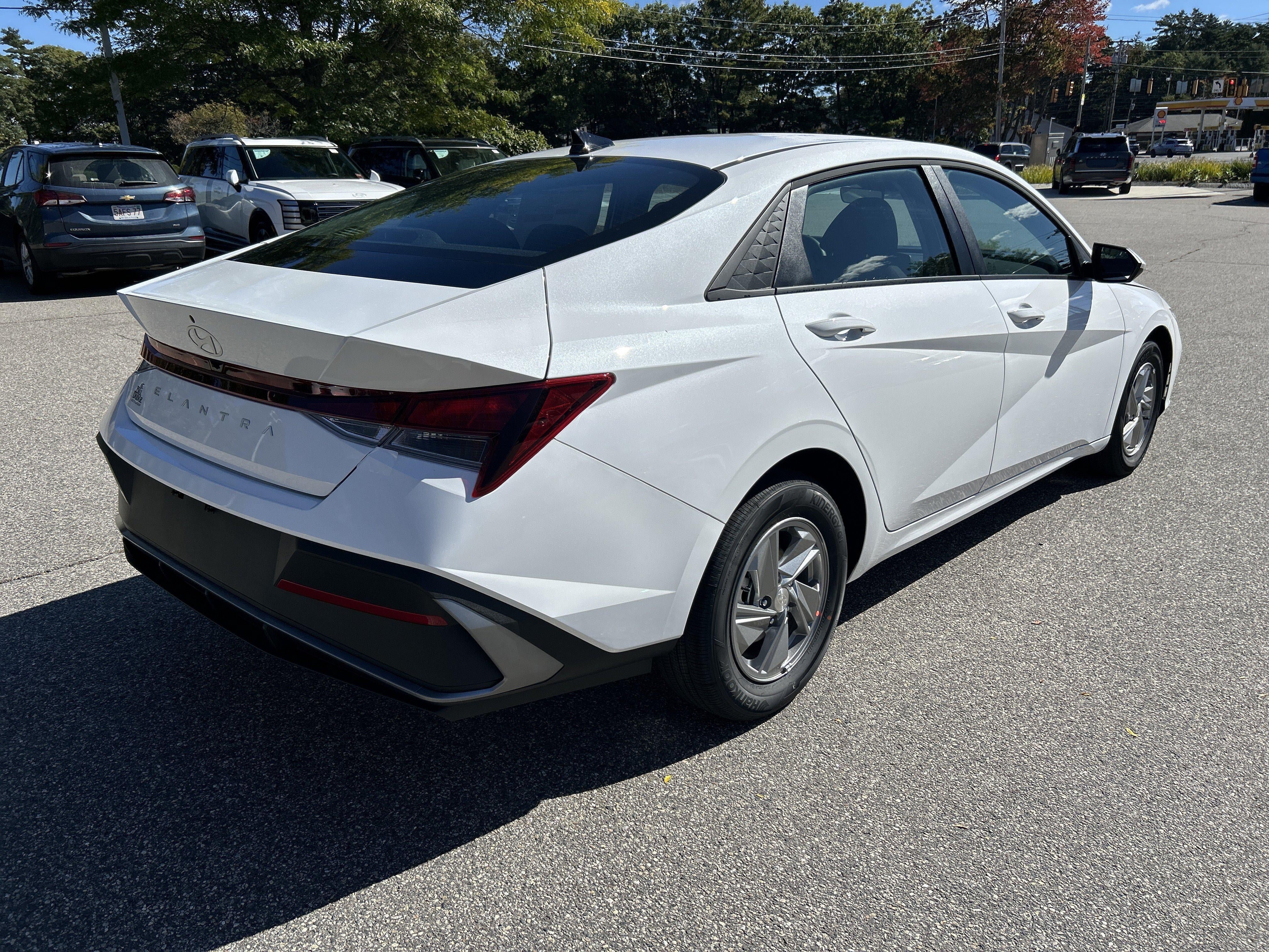 New 2026 Hyundai Elantra SE FWD image 31