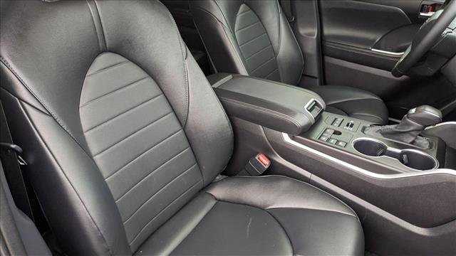 Used 2024 Toyota Highlander XLE AWD/4WD image 27