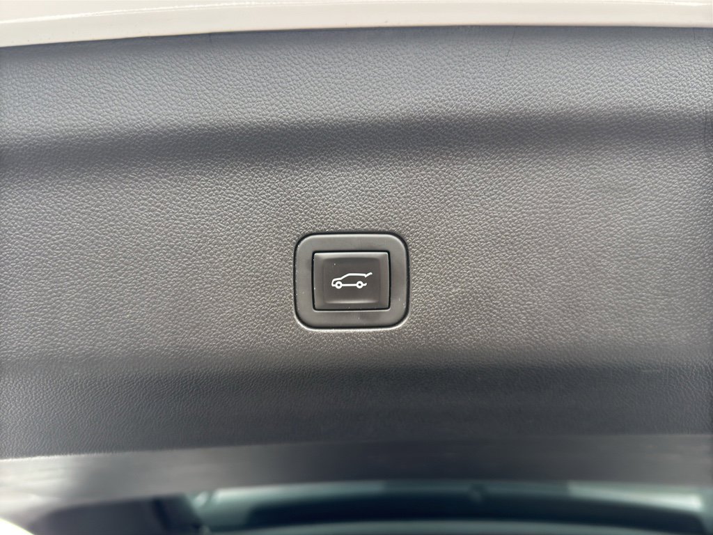 Used 2025 Chevrolet Tahoe LT image 12