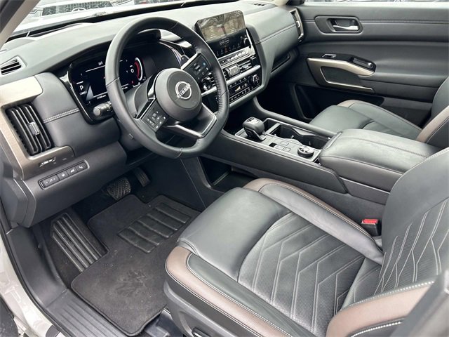 Used 2025 Nissan Pathfinder Platinum w/ Cargo Package image 12