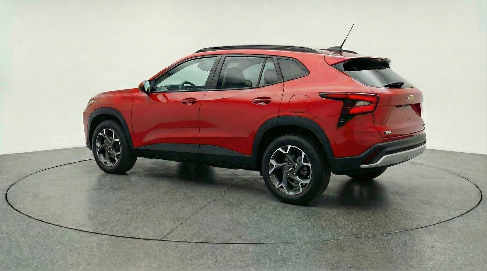 Used 2025 Chevrolet Trax LT FWD image 6