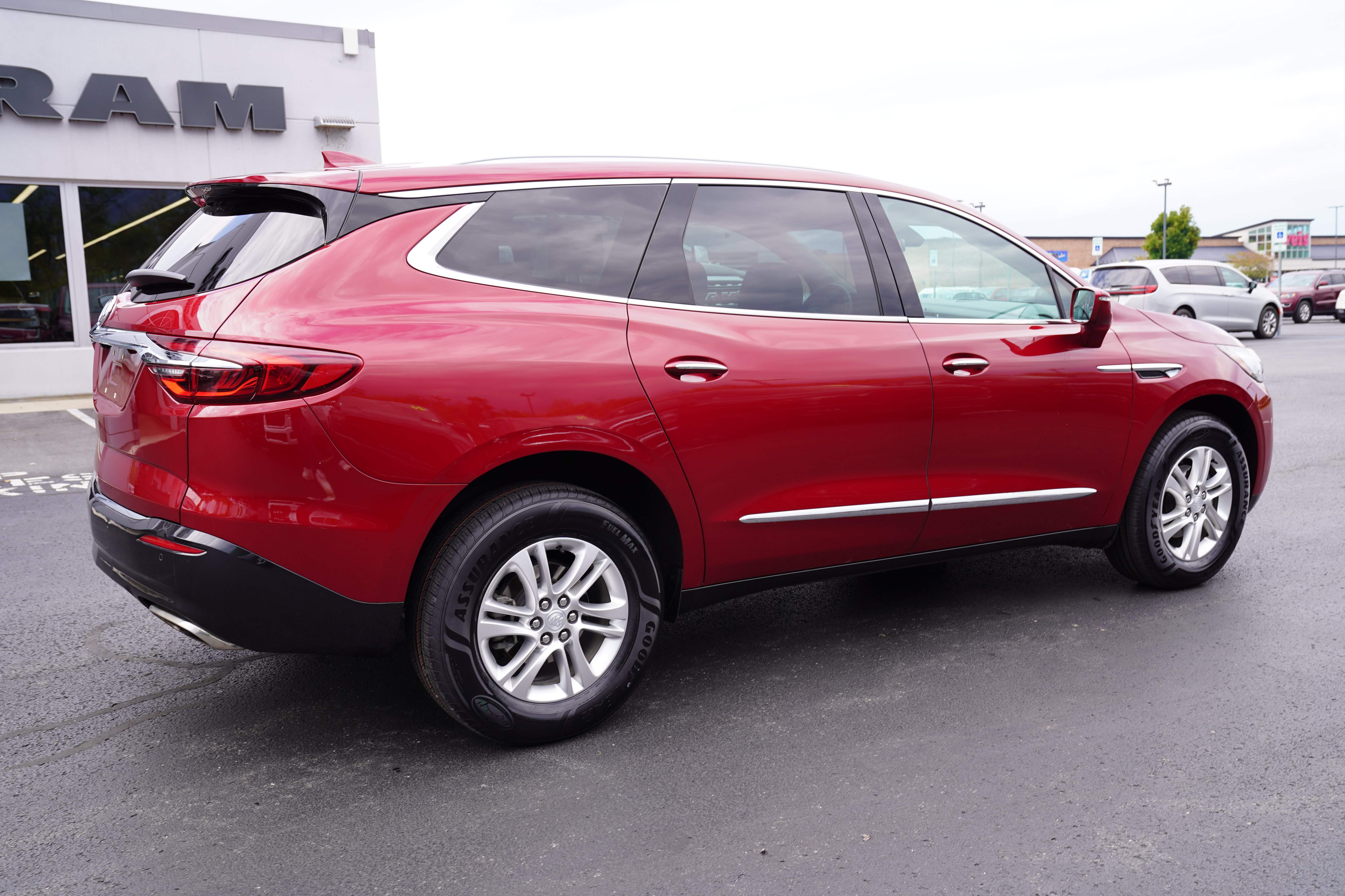 Used 2020 Buick Enclave Premium AWD/4WD image 3