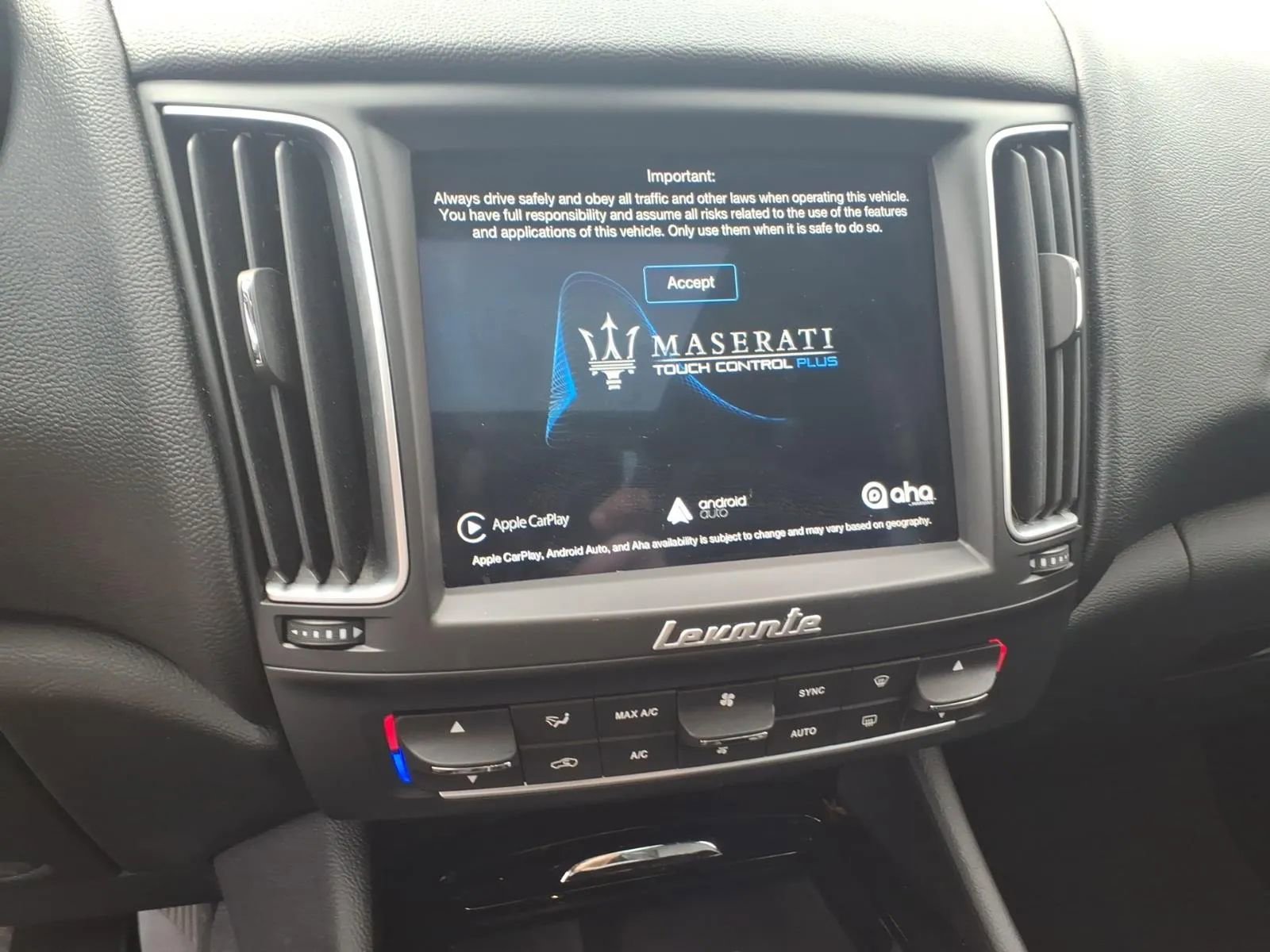 Used 2018 Maserati Levante image 29