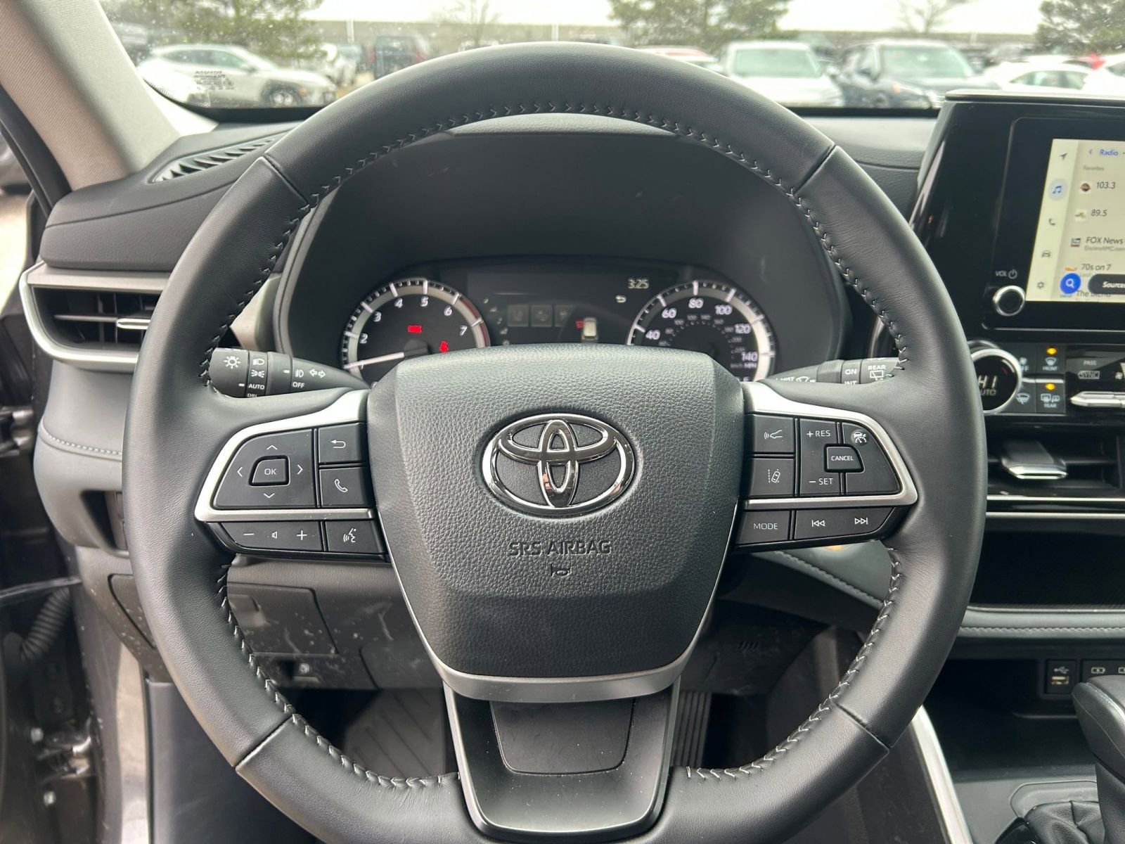 Used 2025 Toyota Highlander LE image 30