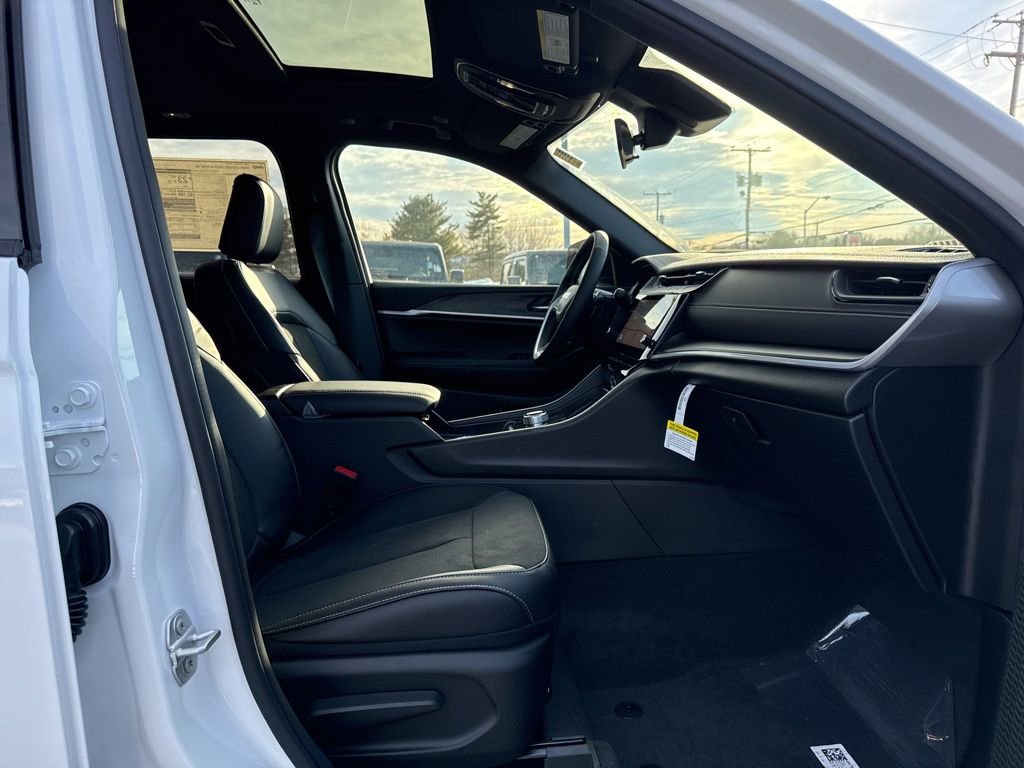 New 2026 Jeep Grand Cherokee Laredo image 29