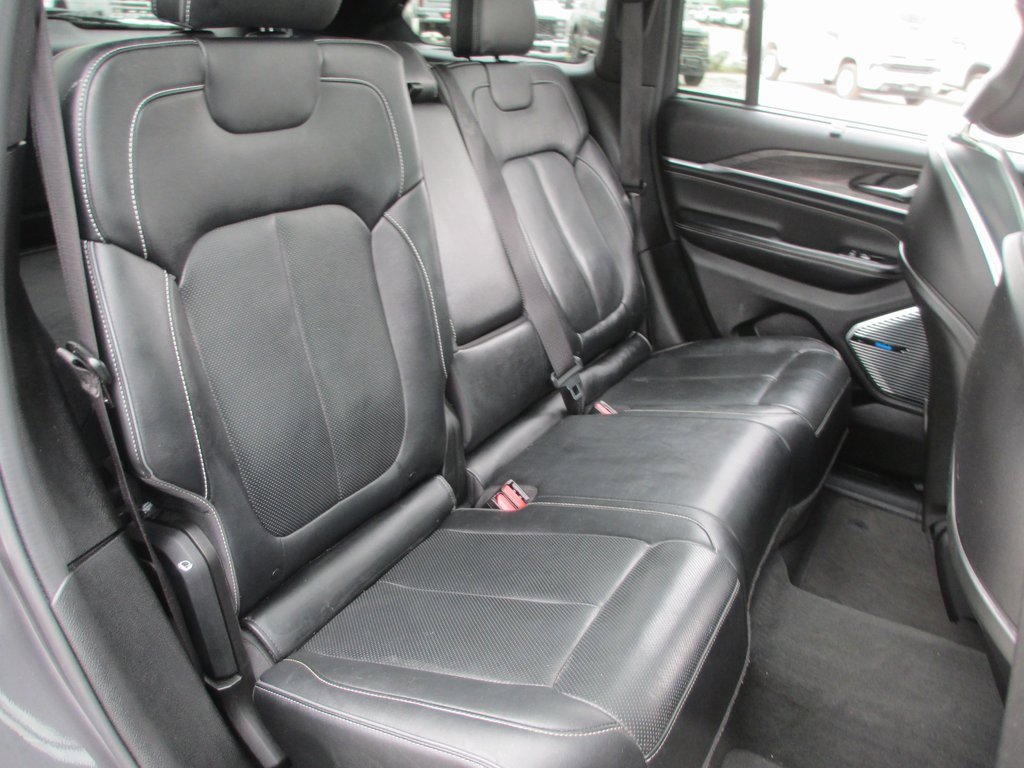 Used 2022 Jeep Grand Cherokee Overland w/ Luxury Tech Group IV image 20