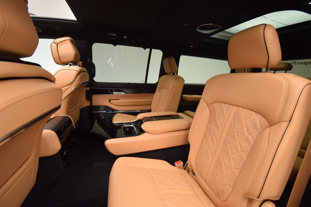 New 2026 Jeep Grand Wagoneer Summit AWD/4WD image 38