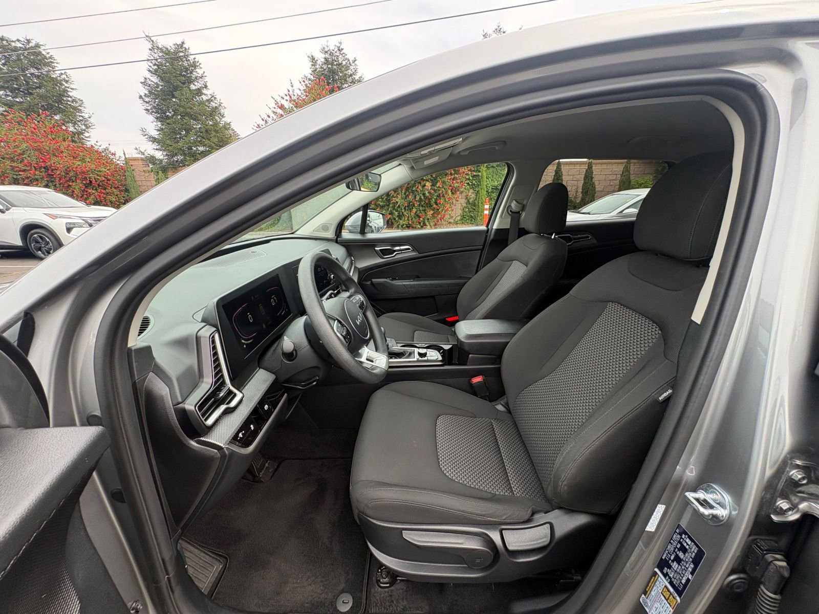 Used 2025 Kia Sportage LX image 25