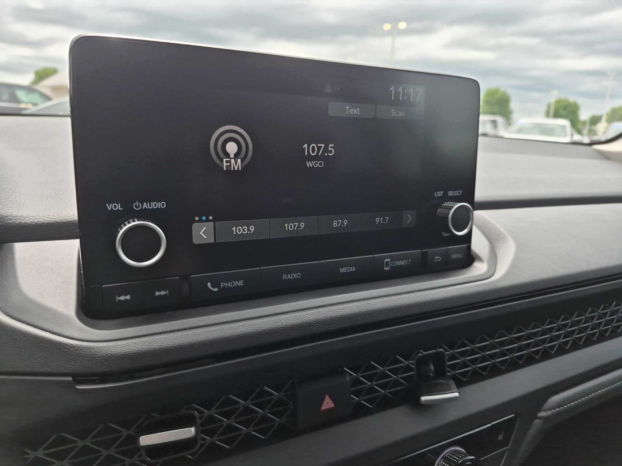 Certified 2025 Honda Accord SE image 17