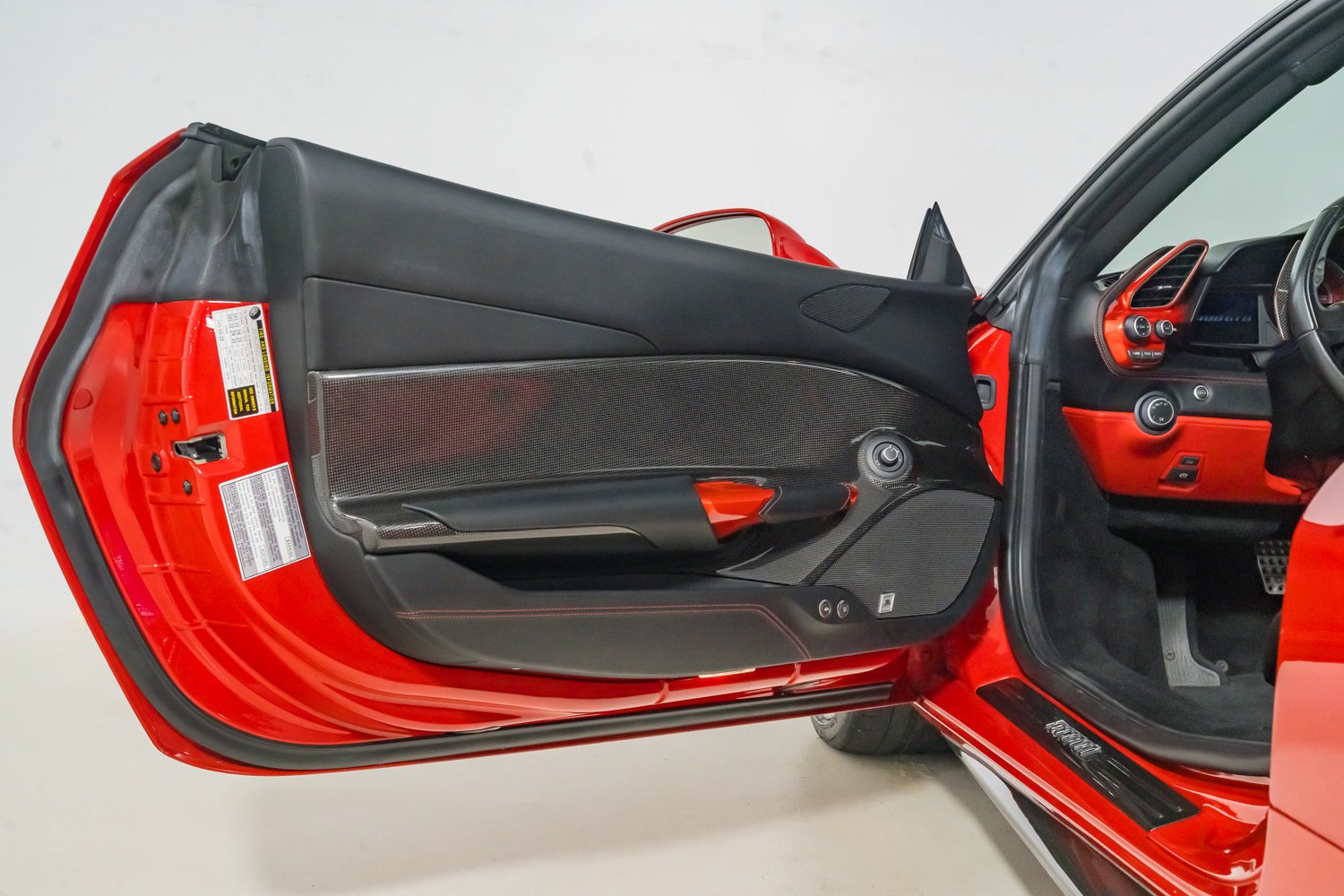 Used 2018 Ferrari 488 GTB RWD image 16