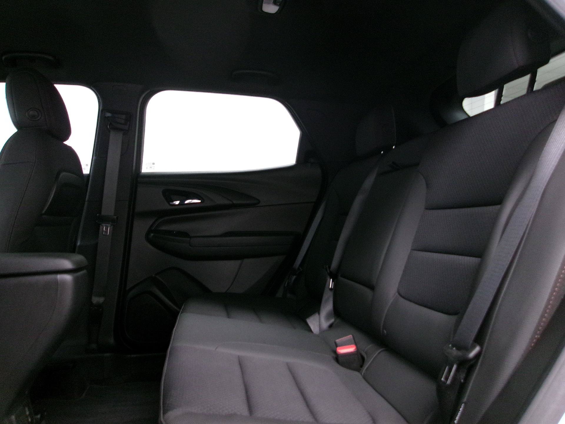 Used 2023 Chevrolet TrailBlazer RS w/ Convenience Package AWD/4WD image 9