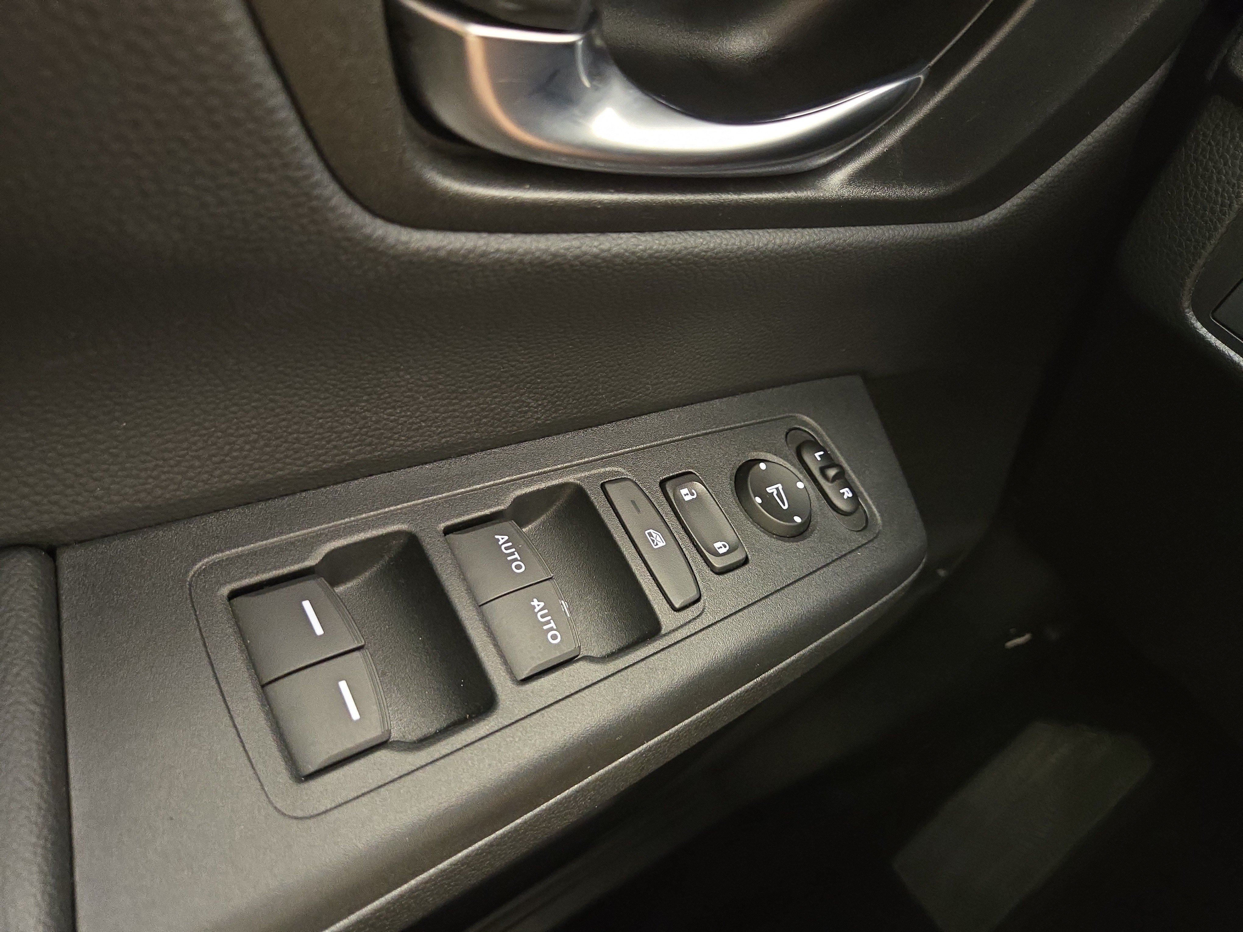 Used 2025 Honda CR-V Sport image 30