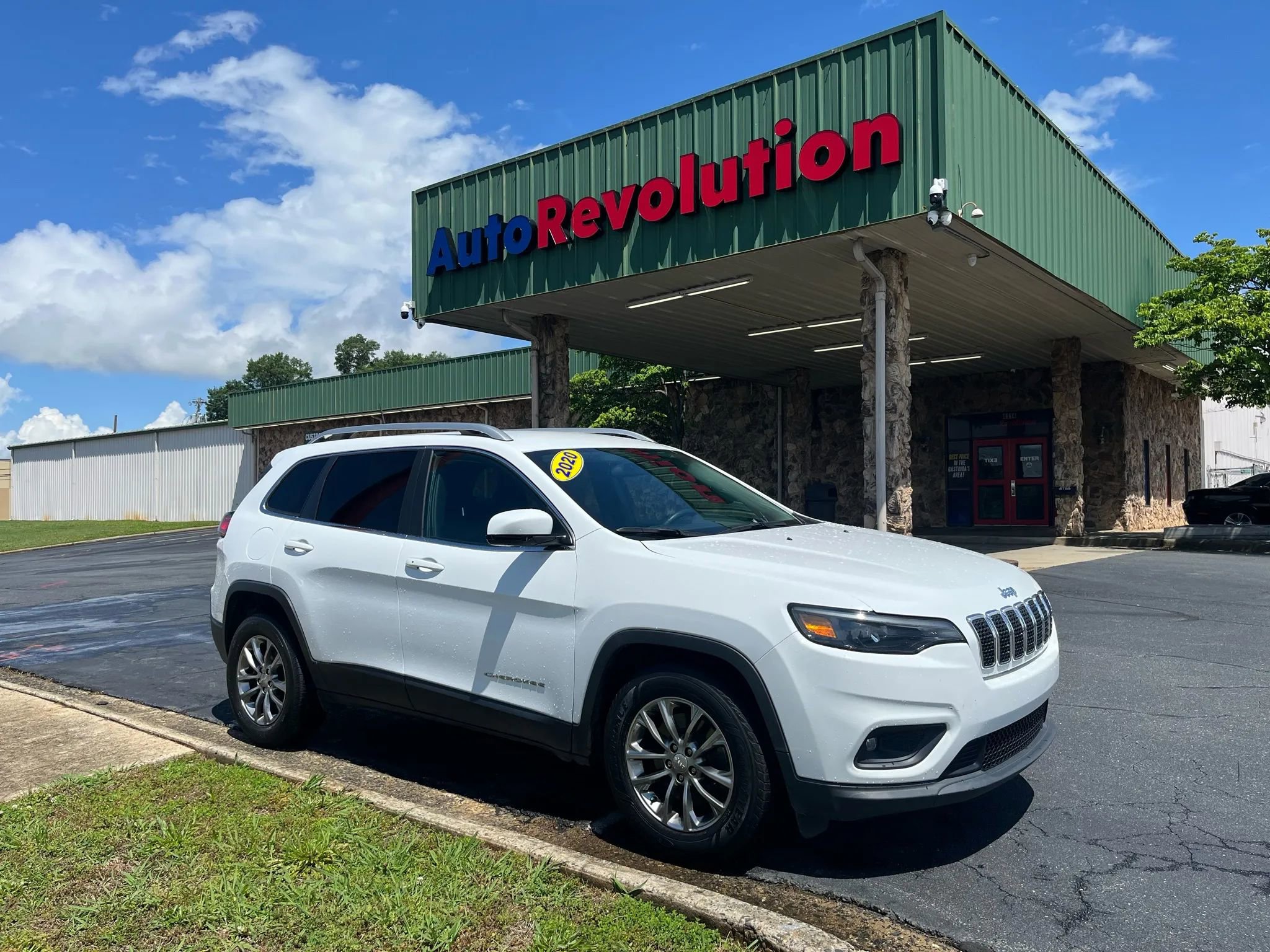 Used 2020 Jeep Cherokee Latitude Plus image 1