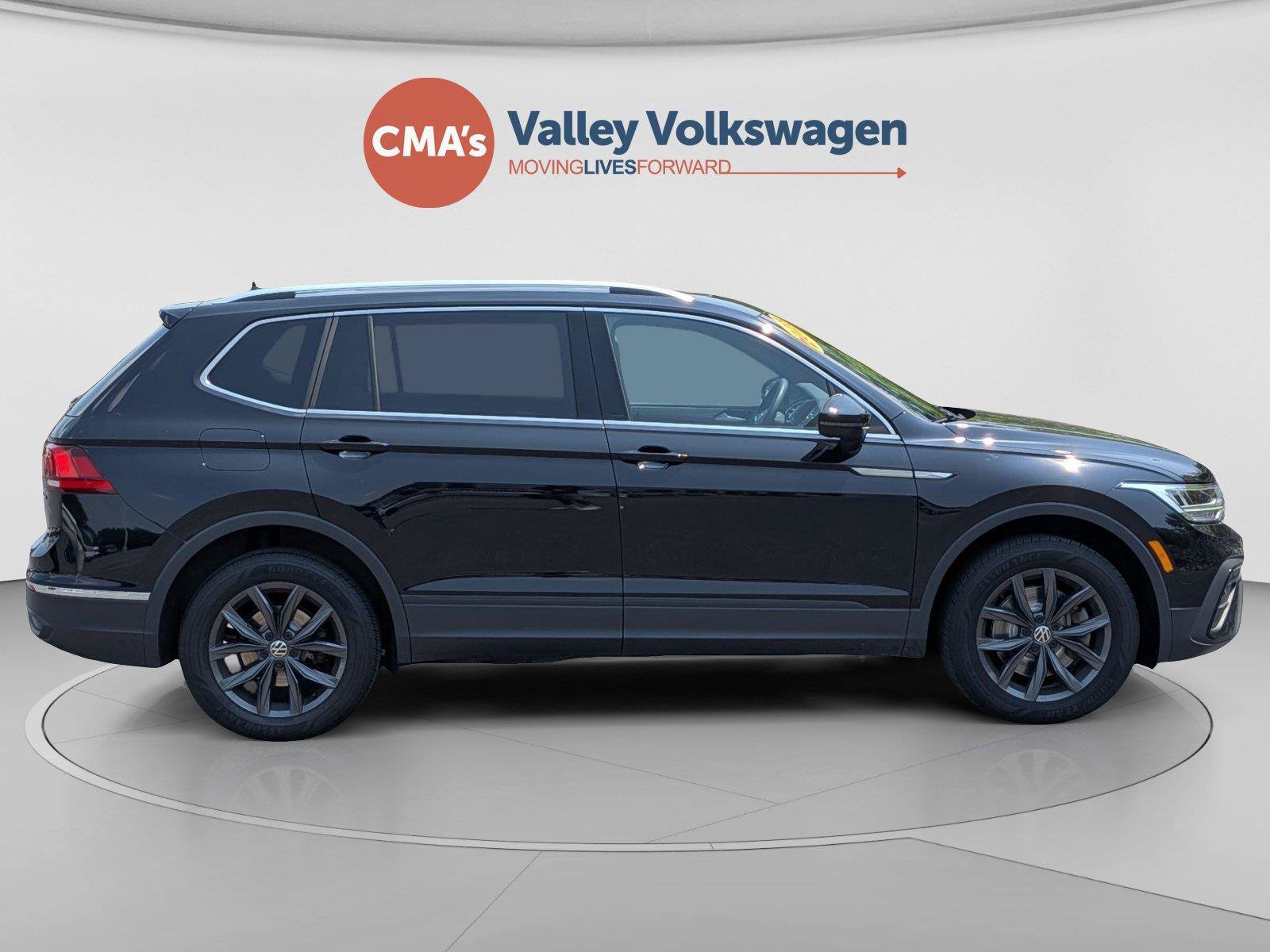 Used 2023 Volkswagen Tiguan SE w/ Panoramic Sunroof Package AWD/4WD image 6