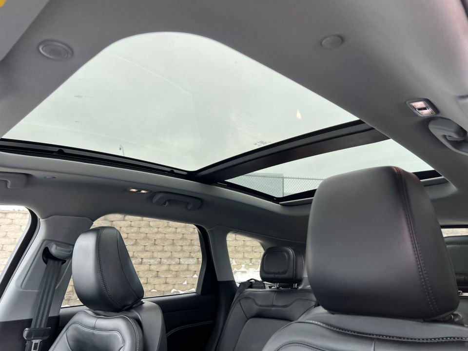 Used 2022 Lincoln Corsair AWD w/ Premium Package image 6