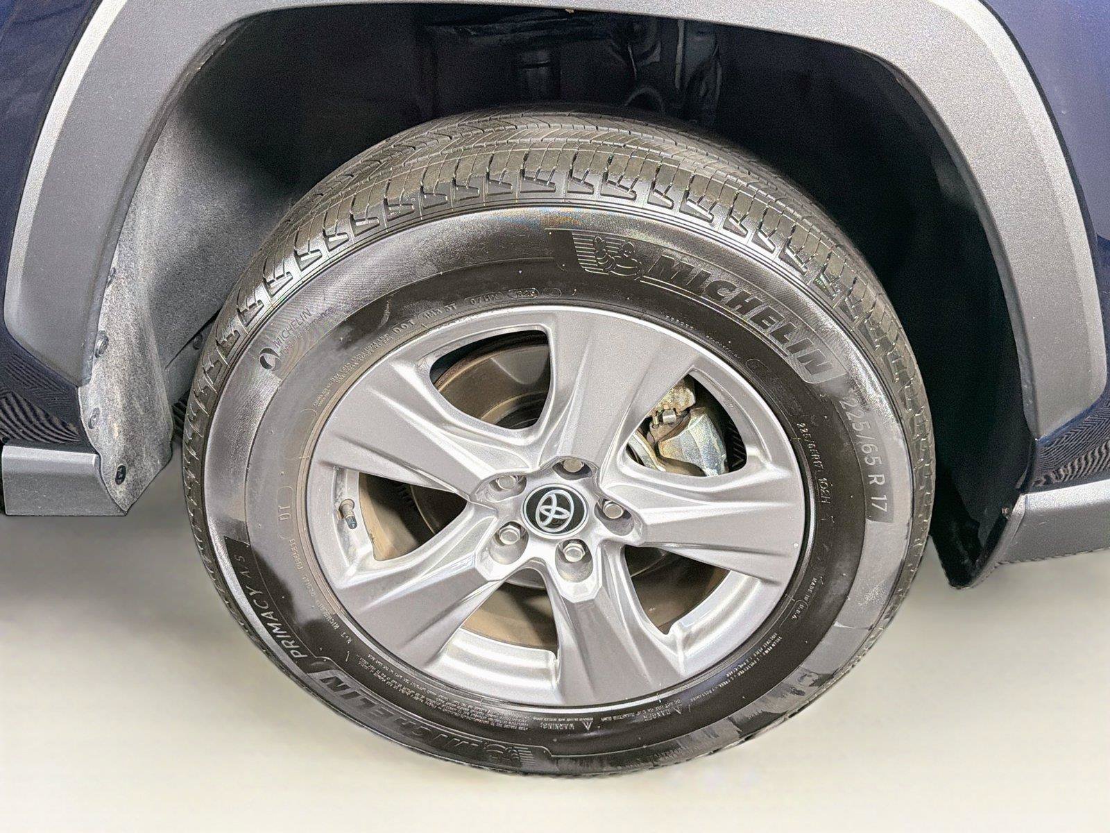 Used 2025 Toyota RAV4 XLE AWD/4WD image 36