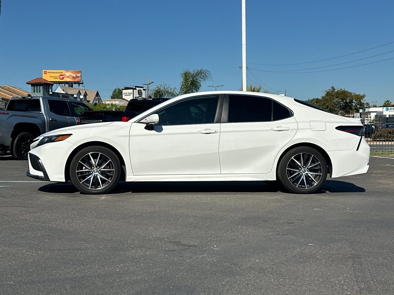 Used 2023 Toyota Camry SE w/ Convenience Package image 2