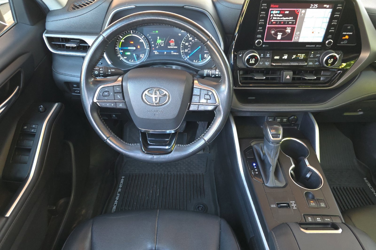 Used 2020 Toyota Highlander XLE image 16