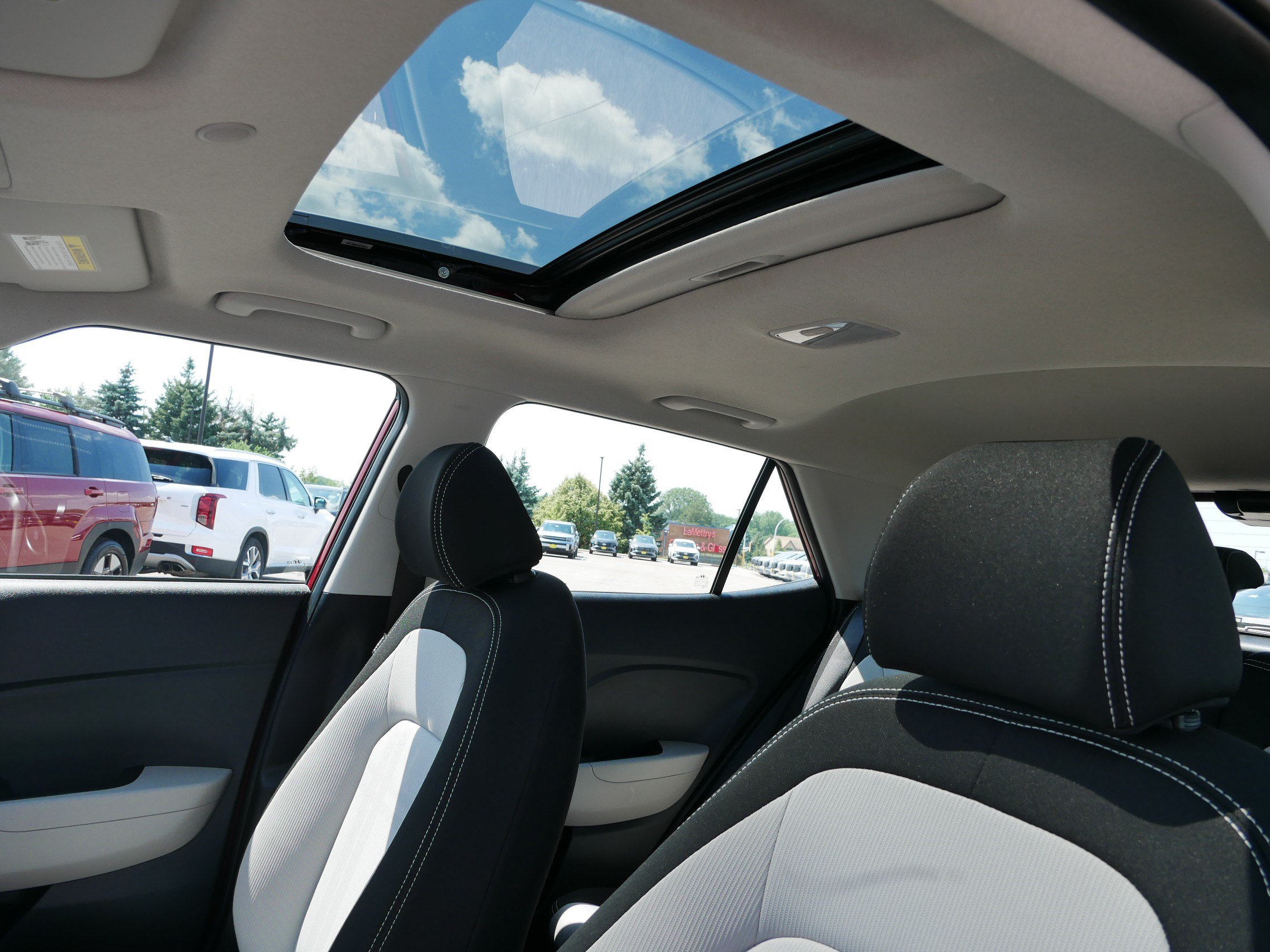 Certified 2024 Hyundai Venue SEL FWD image 21