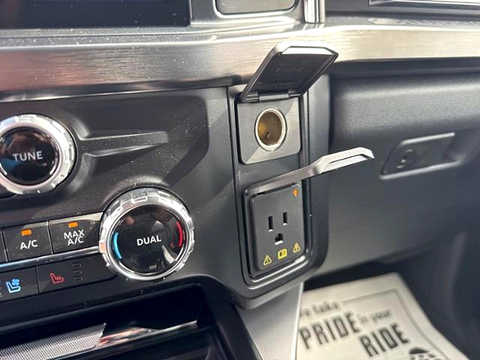 New 2025 Ford F250 Lariat w/ Chrome Package AWD/4WD image 25