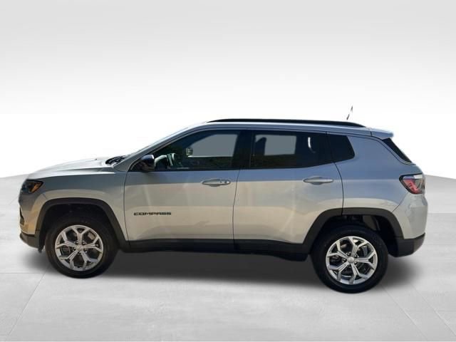 Used 2024 Jeep Compass Latitude image 8
