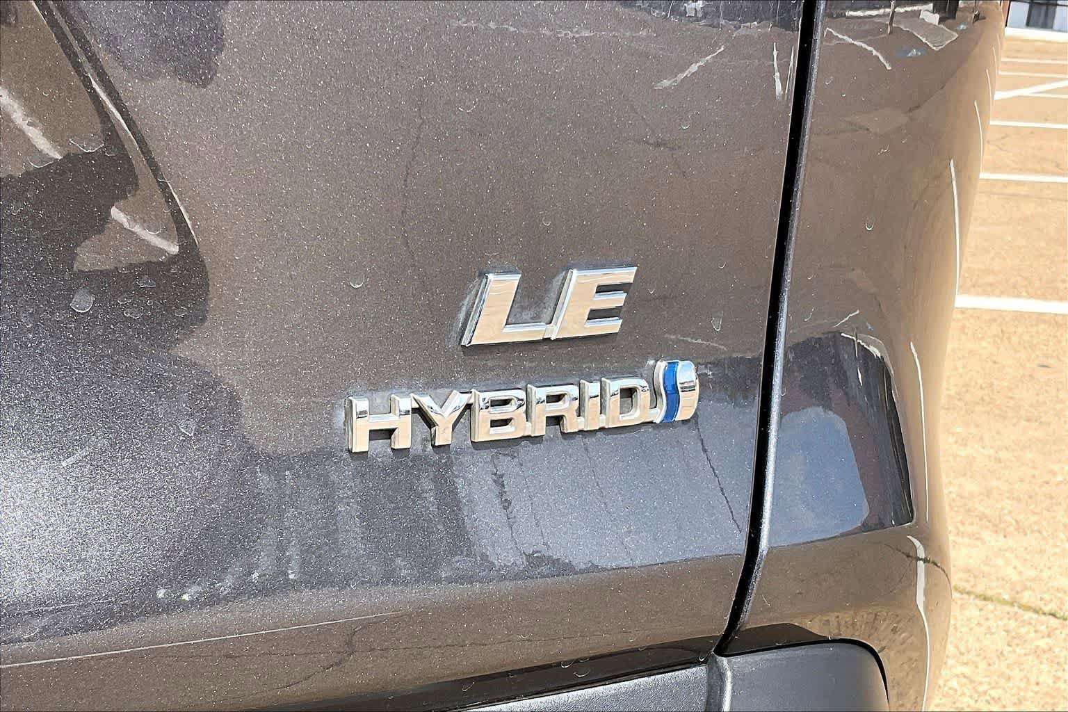 Used 2022 Toyota RAV4 LE AWD/4WD image 7