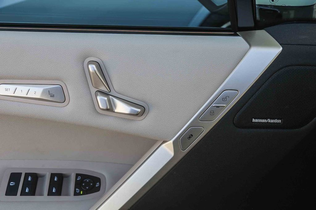 Certified 2025 BMW iX xDrive50 AWD/4WD image 19