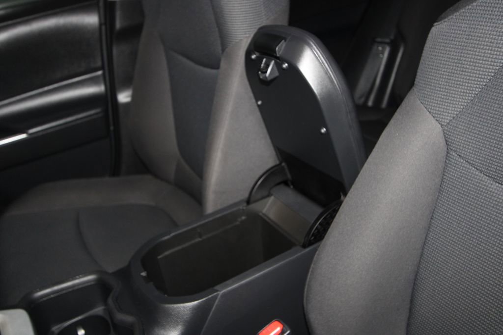 Used 2022 Toyota RAV4 LE image 16