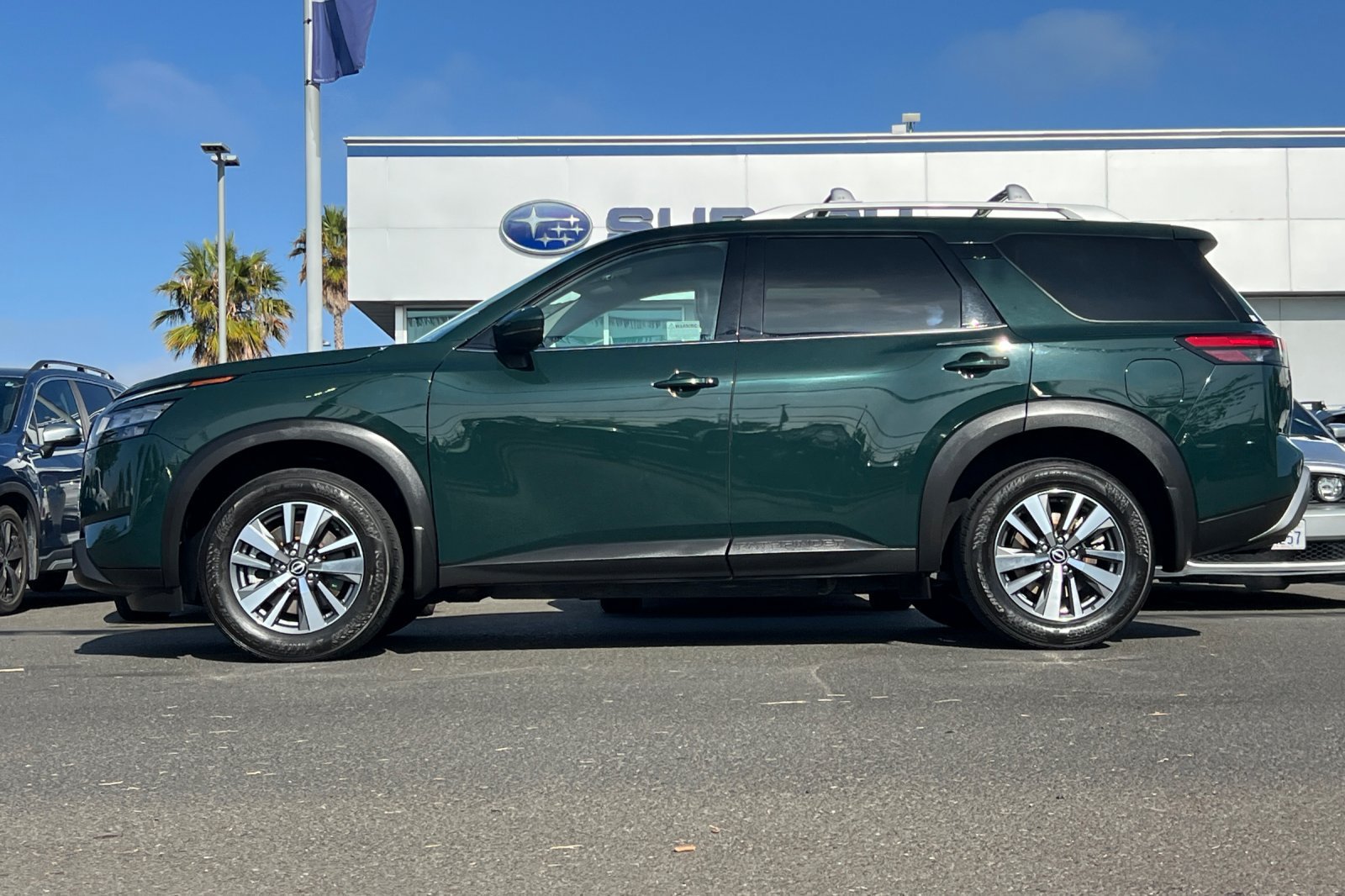 Certified 2024 Nissan Pathfinder SL w/ Black Appearance Package FWD image 7